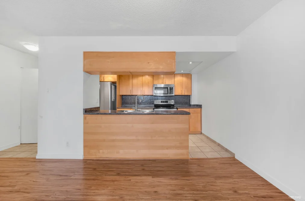 2402 9521 CARDSTON COURT, Burnaby BC V3N 4R8, Burnaby BC — Residential for Sale - Photo 2