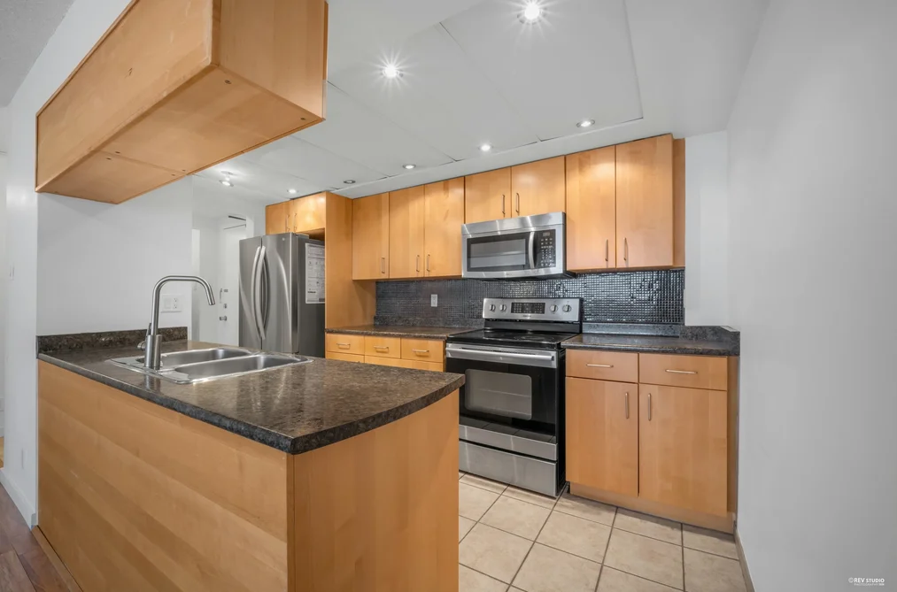 2402 9521 CARDSTON COURT, Burnaby BC V3N 4R8, Burnaby BC — Residential for Sale - Photo 4
