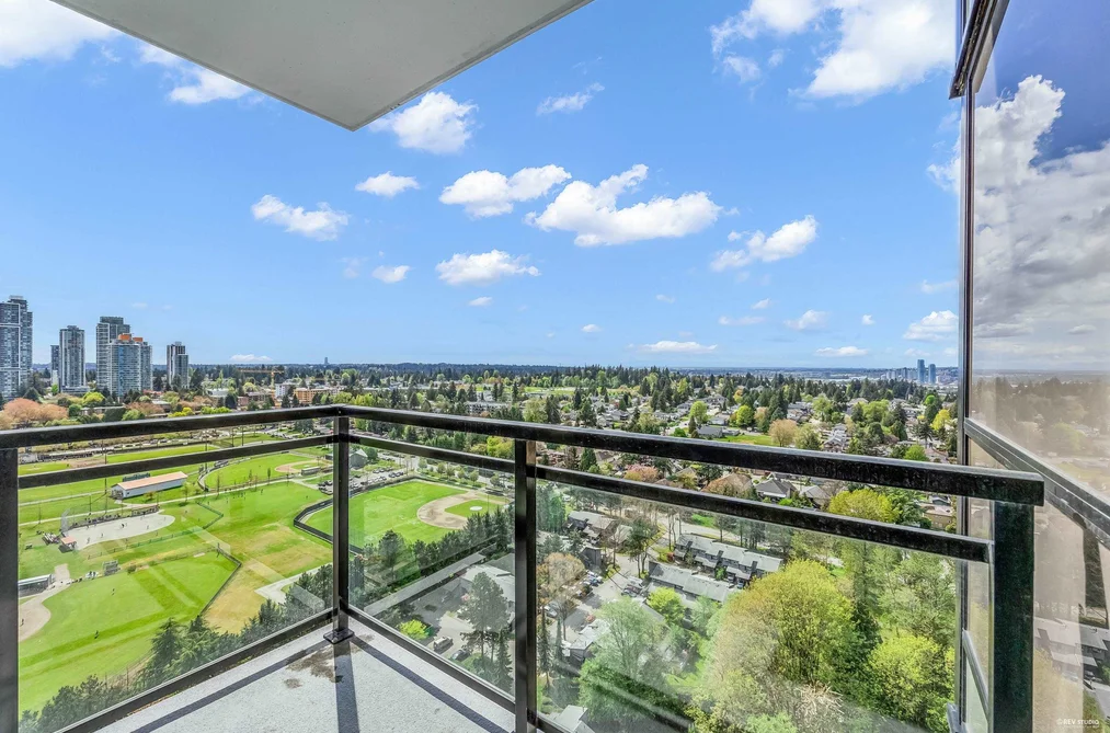 2404 10777 UNIVERSITY DRIVE, Surrey BC V3T 0E6, Surrey BC — Residential for Sale - Photo 3