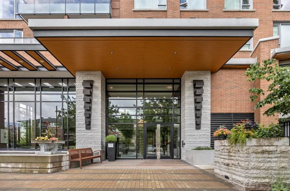 Condo for sale at 2404 3100 Windsor Gate Coquitlam British Columbia - MLS: R3152357