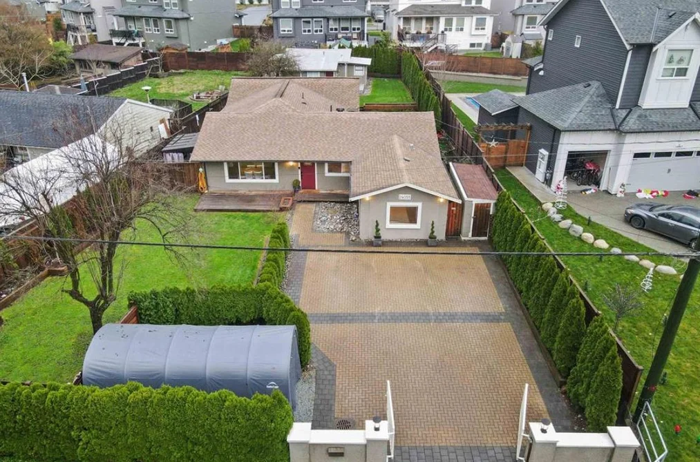 24055 FERN CRESCENT, Maple Ridge BC V4R 2S1, Maple Ridge BC — Residential for Sale - Photo 2