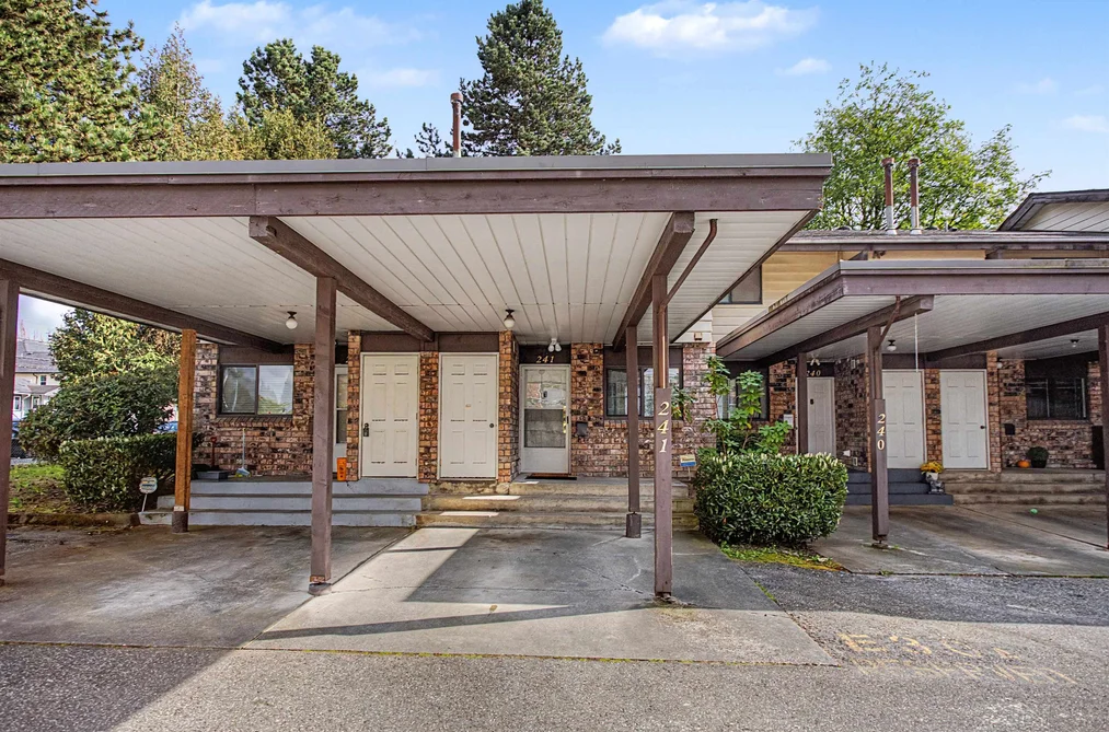 241 7447 140 STREET, Surrey BC V3W 6G5, Surrey BC — Residential for Sale - Photo 2