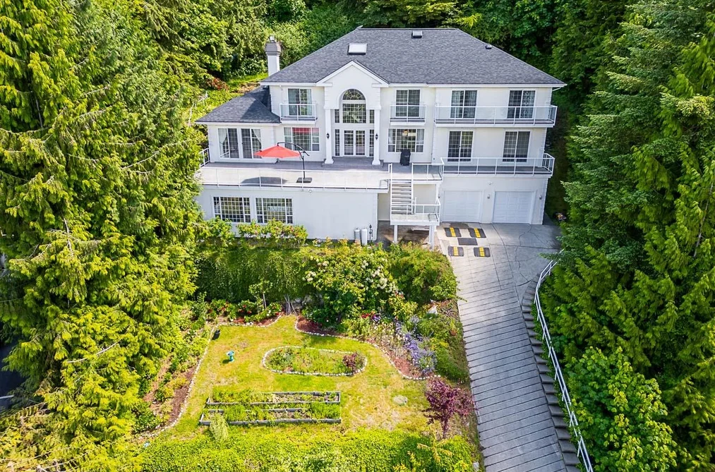 House for sale at 241 Bayview Road Lions Bay British Columbia - MLS: R3089363