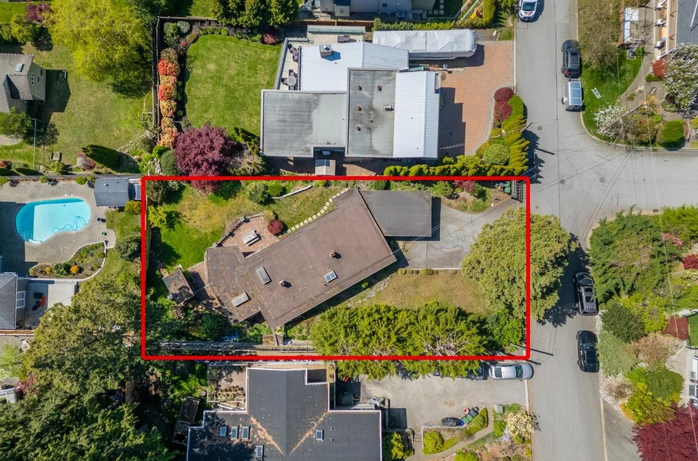 241 W BALMORAL ROAD, North Vancouver BC V7N 2T9, North Vancouver BC — Residential for Sale - Photo 2