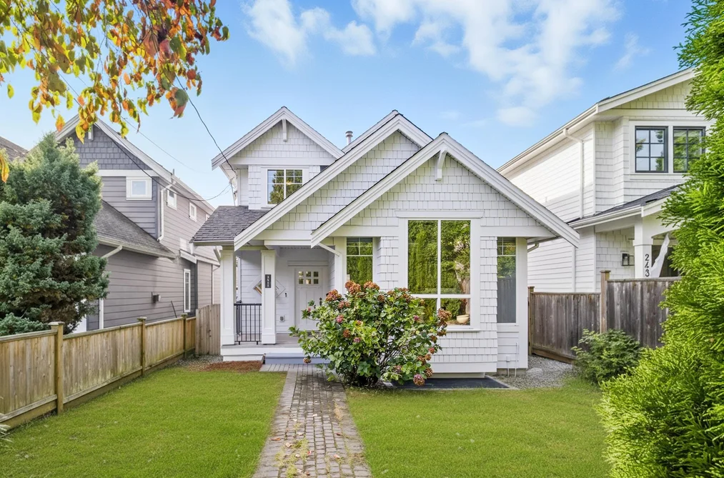 House for sale at 2411 George Street North Vancouver British Columbia - MLS: R3098943