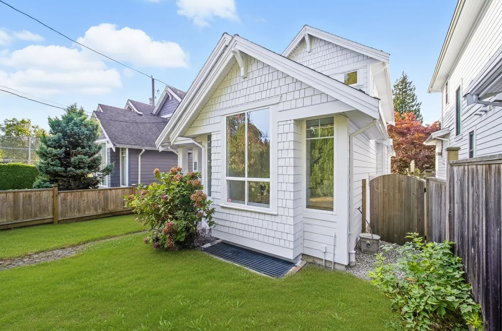 2411 GEORGE STREET, North Vancouver BC V7P 2N4, North Vancouver BC — Residential for Sale - Photo 2