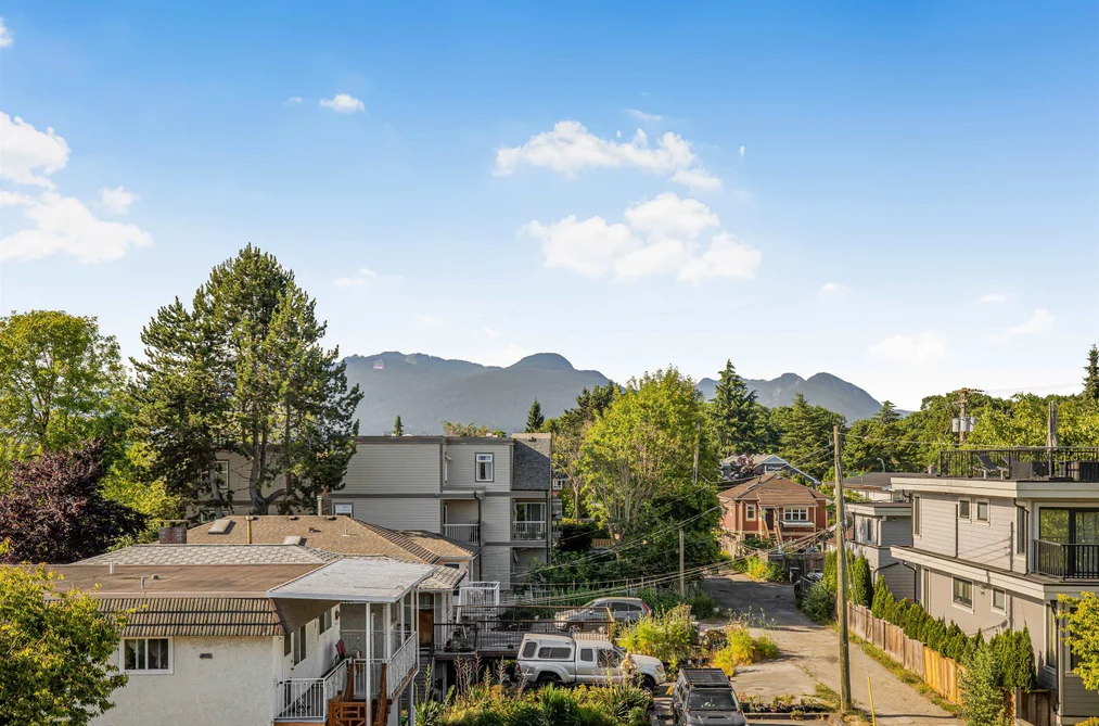 2412 DUNDAS STREET, Vancouver BC V5K 1P6, Vancouver BC — Residential for Sale — Photo 12 of 13
