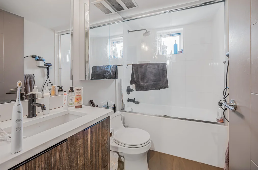 2412 DUNDAS STREET, Vancouver BC V5K 1P6, Vancouver BC — Residential for Sale — Photo 7 of 13