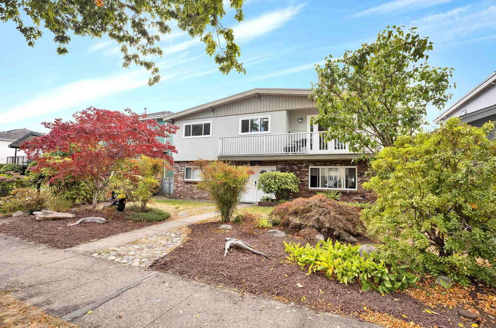 House for sale at 2412 E 40th Avenue Vancouver British Columbia - MLS: R3166447