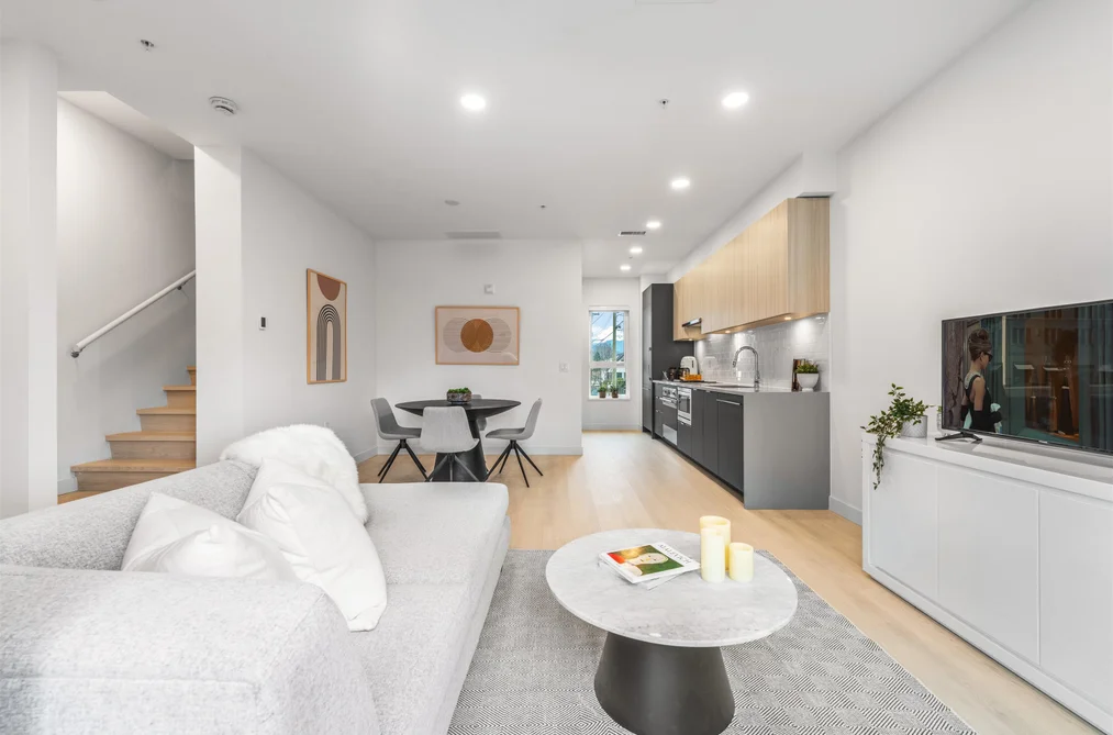 2421 GRANT STREET, Vancouver BC V5K 3G5, Vancouver BC — Residential for Sale — Photo 4 of 28