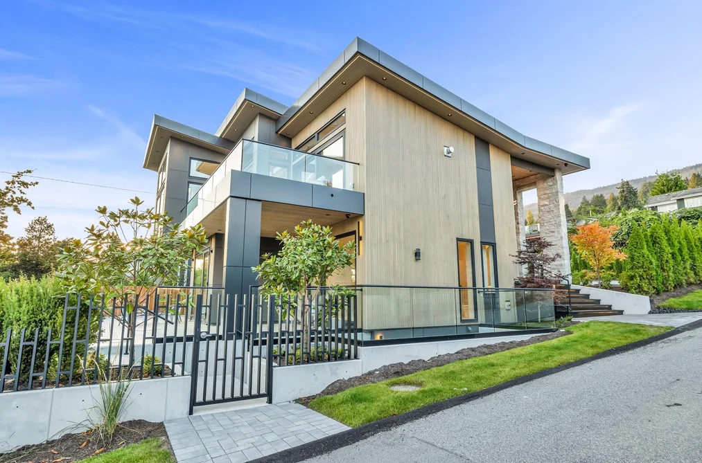 2423 MATHERS AVENUE, West Vancouver BC V7V 2H9, West Vancouver BC — Residential for Sale - Photo 2