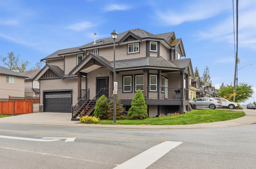 House for sale at 24230 104 Avenue Maple Ridge British Columbia - MLS: R3116296