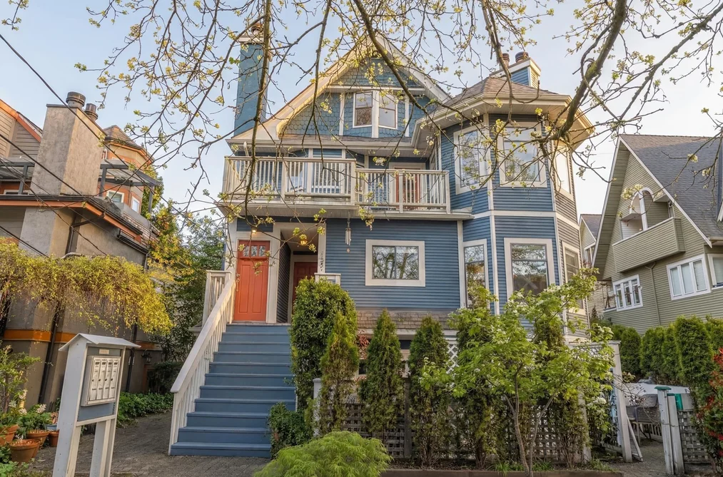 Townhouse for sale at 2427 W 6th Avenue Vancouver British Columbia - MLS: R3131313