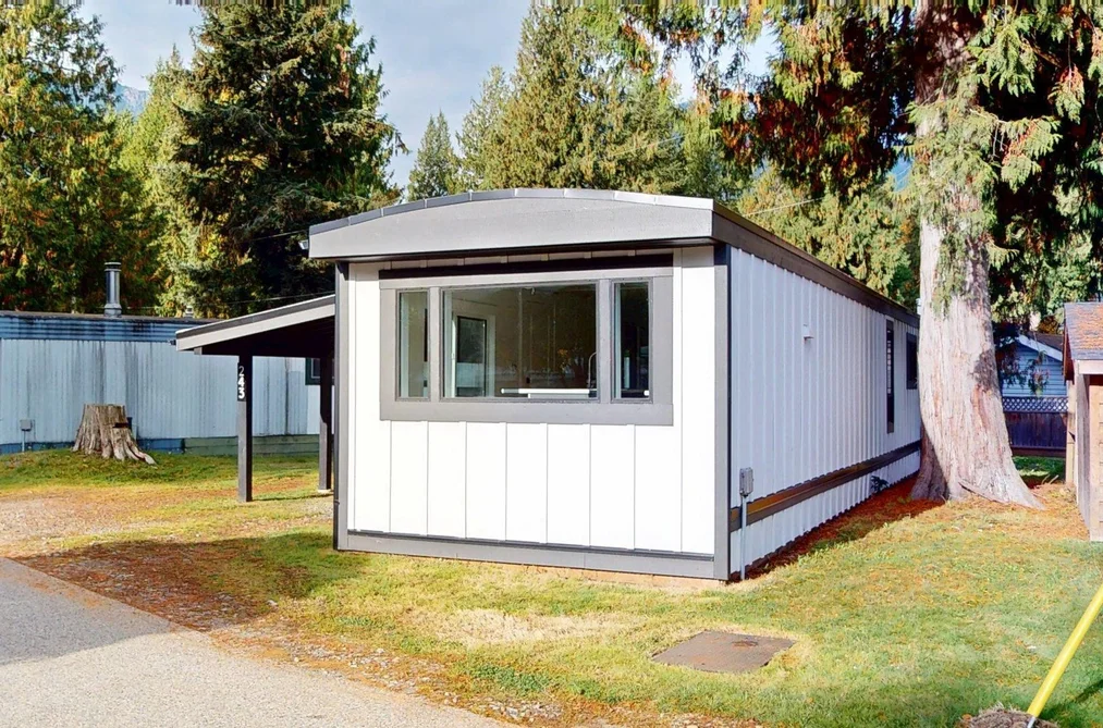 243-1830 Mamquam Road, Squamish, BC - Manufactured Home for Sale - Photo 3 of 29 243-1830 Mamquam Road, Squamish, BC - Manufactured Home for Sale - Photo 3 of 29