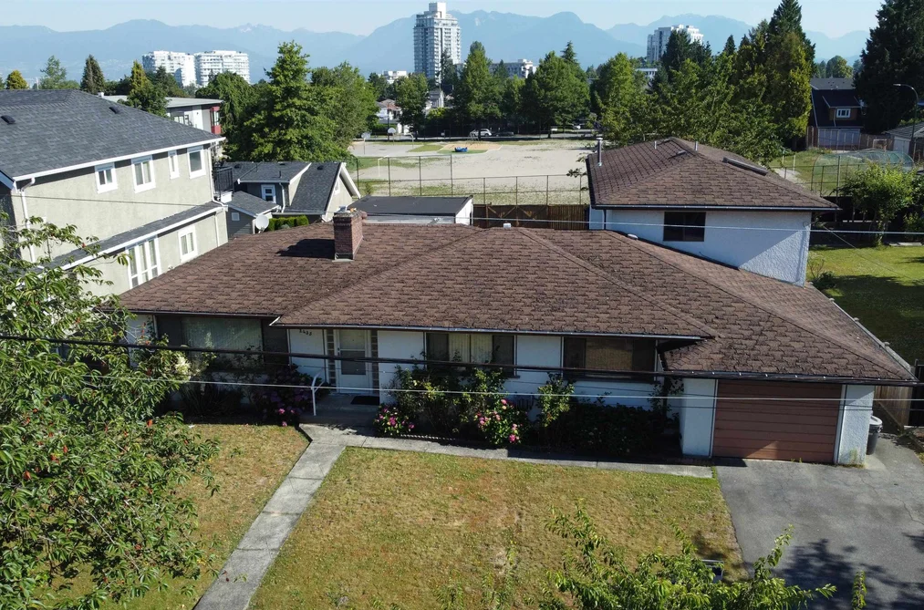 House for sale at 2435 E 38th Avenue Vancouver British Columbia - MLS: R3081243