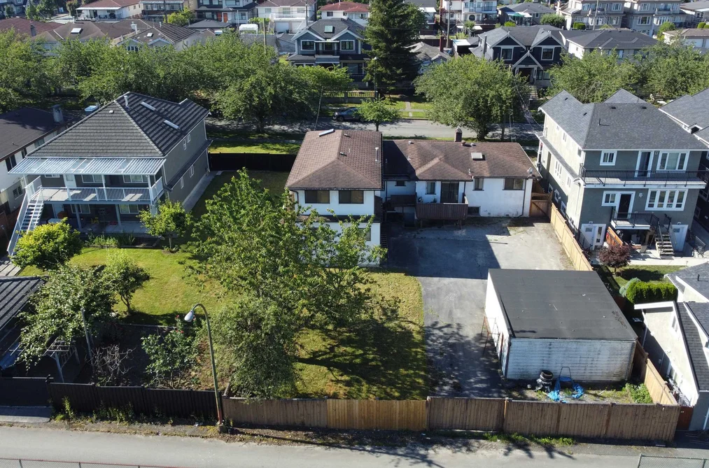 2435 E 38TH AVENUE, Vancouver BC V5R 2T8, Vancouver BC — Residential for Sale - Photo 2