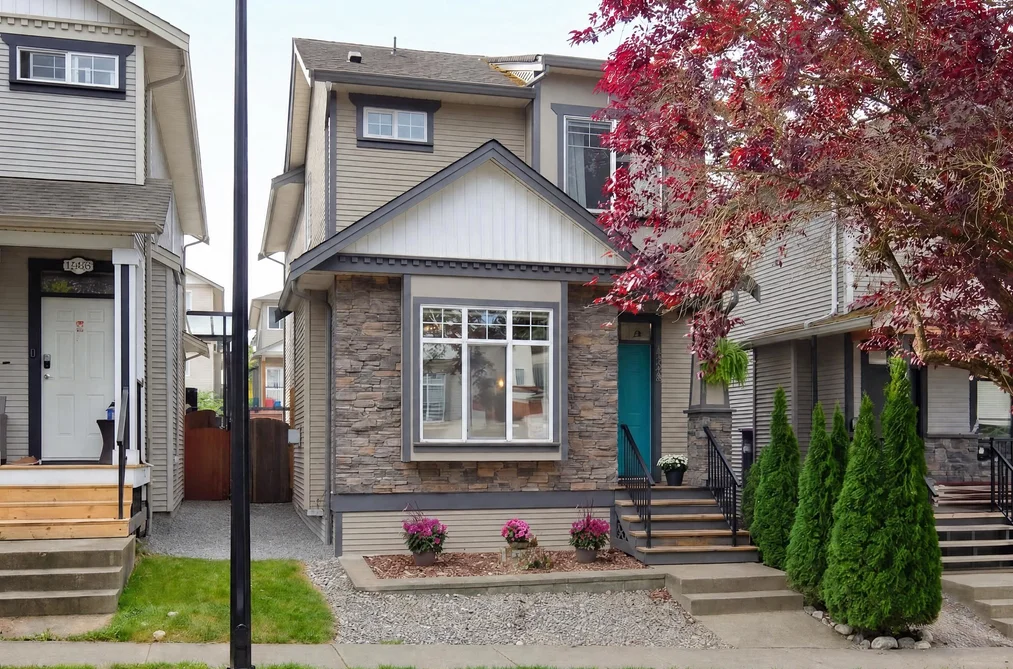 House for sale at 24360 102a Avenue Maple Ridge British Columbia - MLS: R3161207