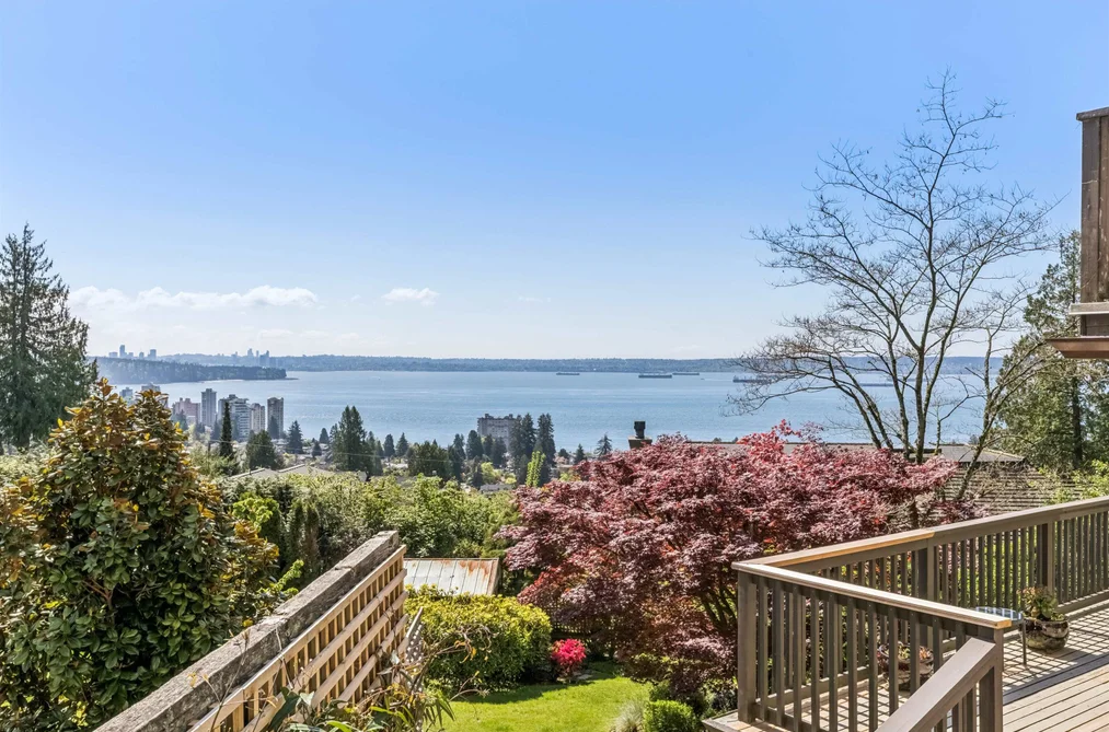 House for sale at 2440 Queens Avenue West Vancouver British Columbia - MLS: R3123280