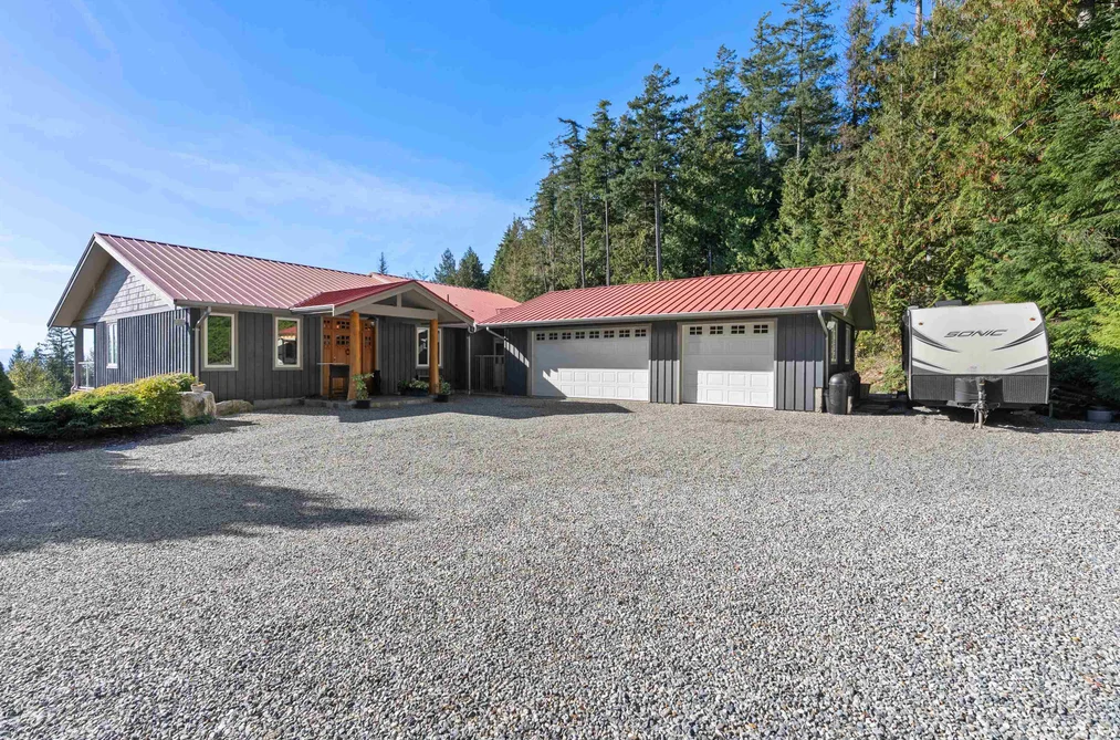 House for sale at 2440 Sunshine Coast Highway Roberts Creek British Columbia - MLS: R3096633
