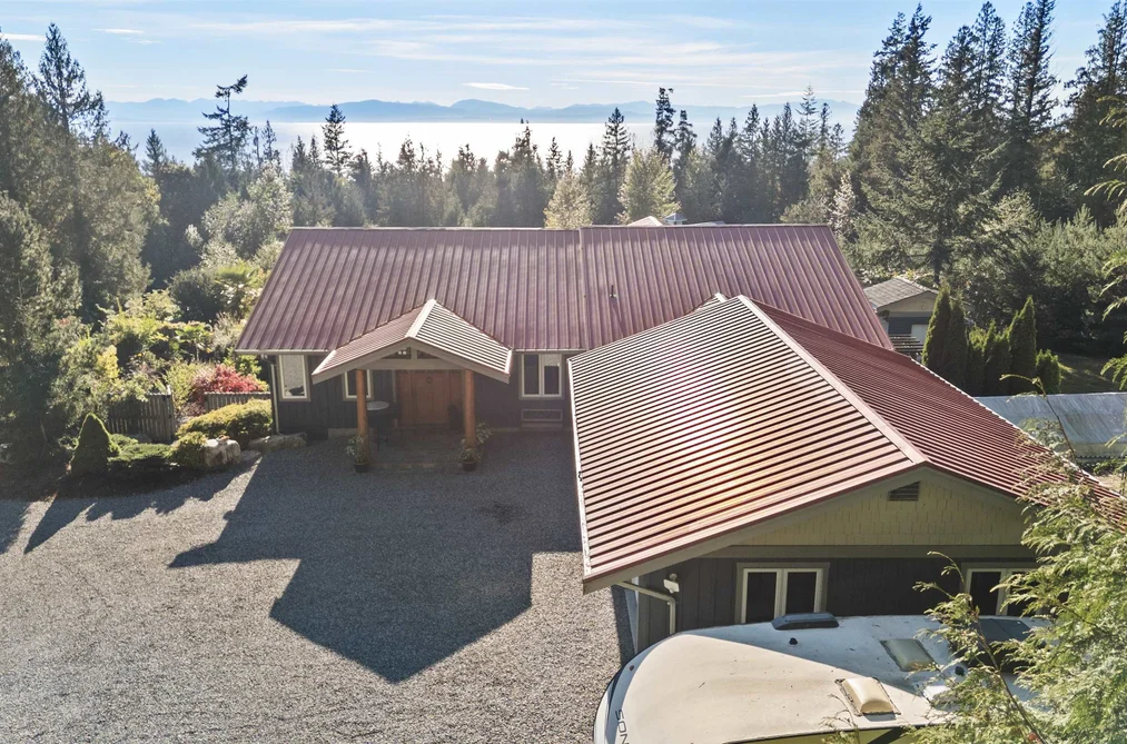 2440 SUNSHINE COAST HIGHWAY, Roberts Creek BC V0N 2W5, Roberts Creek BC — Residential for Sale - Photo 2
