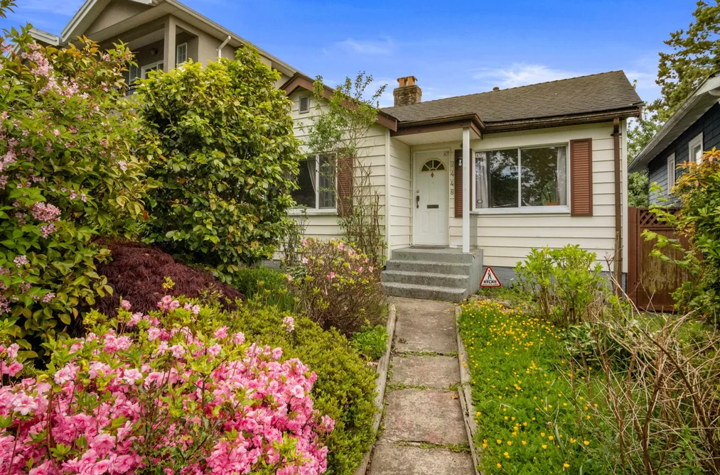 House for sale at 2448 East 29th Avenue Vancouver British Columbia - MLS: R3106191