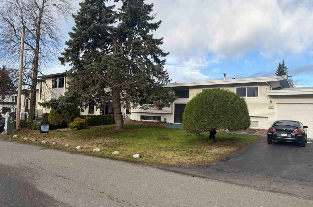 2449 ADELAIDE STREET, Abbotsford BC V2T 3L9, Abbotsford BC — Residential for Sale - Photo 2