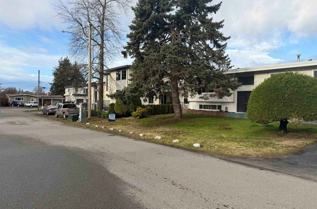 2449 ADELAIDE STREET, Abbotsford BC V2T 3L9, Abbotsford BC — Residential for Sale - Photo 4