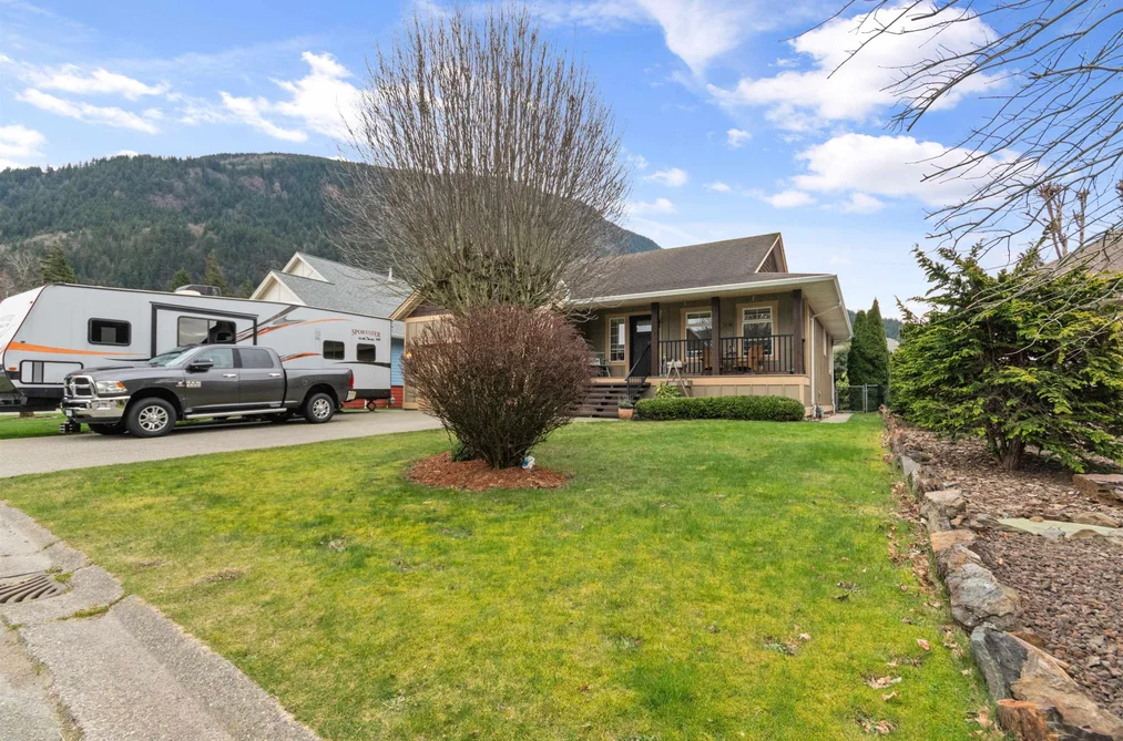 246 BALSAM AVENUE, Harrison Hot Springs BC V0M 1K0, Harrison Hot Springs BC — Residential for Sale - Photo 2