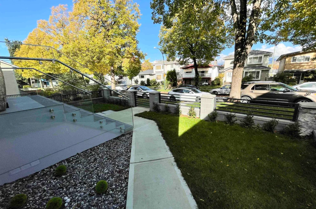 2460 E 19TH AVENUE, Vancouver BC V5M 2R9, Vancouver BC — Residential for Sale - Photo 2