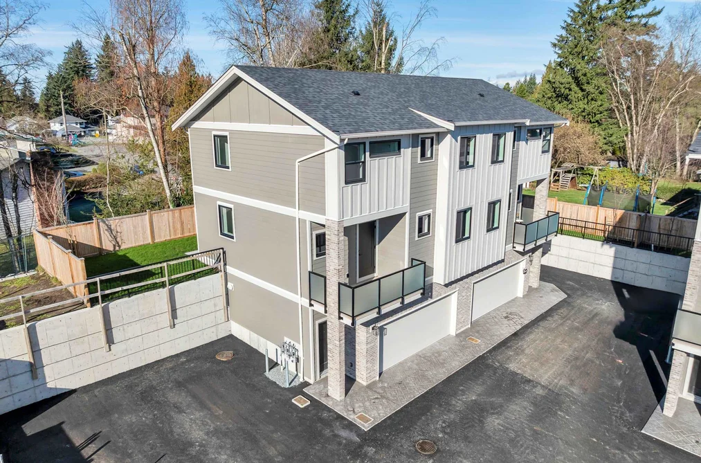 Row House (Non-Strata) for sale at 2461 Beck Road Abbotsford British Columbia - MLS: R3112009