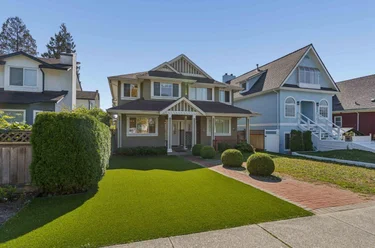 247 E 19th St, North Vancouver, BC - MLS: R3167962