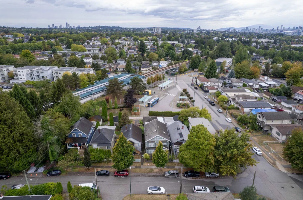 House for sale at 2474 E 24th Avenue Vancouver British Columbia - MLS: R3163558