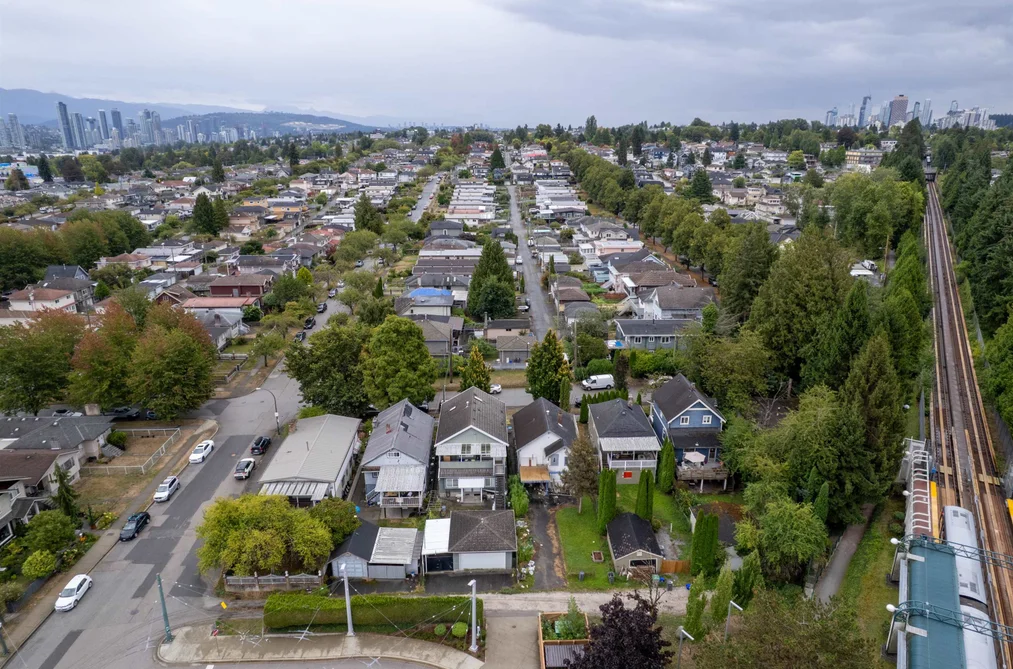 2474 E 24th Avenue, Vancouver, BC - MLS: R3163558 - Photo 3