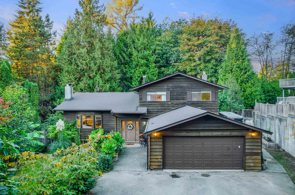 House for sale at 2475 Norcrest Court Burnaby British Columbia - MLS: R3078273