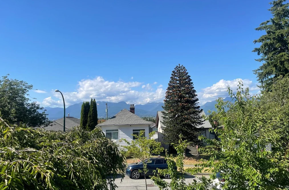2478 E 28TH AVENUE, Vancouver BC V5R 1R4, Vancouver BC — Residential for Sale — Photo 2 of 9