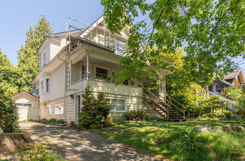 House for sale at 2483 W 6th Avenue Vancouver British Columbia - MLS: R3120857