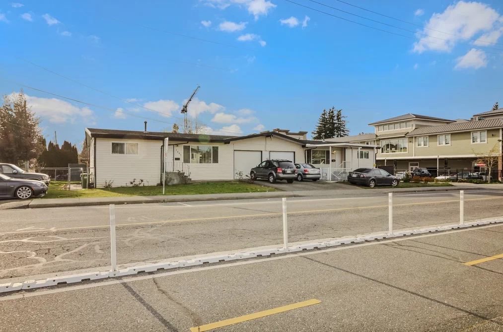 2489 PARKVIEW STREET, Abbotsford BC V2T 3K8, Abbotsford BC — Residential Income for Sale - Photo 2