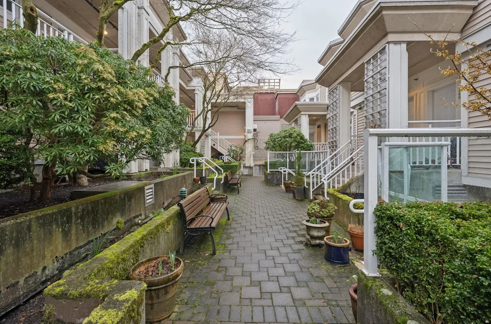 249 2565 W BROADWAY, Vancouver BC V6K 2E9, Vancouver BC — Residential for Sale - Photo 2