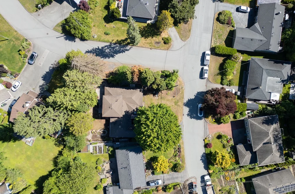2495 LAURALYNN DRIVE, North Vancouver BC V7J 2Y6, North Vancouver BC — Residential for Sale - Photo 2