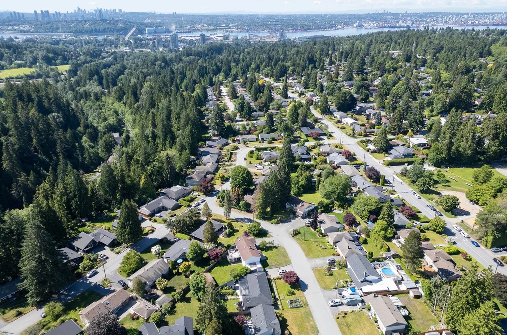 2495 LAURALYNN DRIVE, North Vancouver BC V7J 2Y6, North Vancouver BC — Residential for Sale — Photo 4 of 39