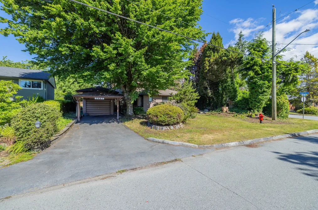 2495 LAURALYNN DRIVE, North Vancouver BC V7J 2Y6, North Vancouver BC — Residential for Sale — Photo 5 of 39