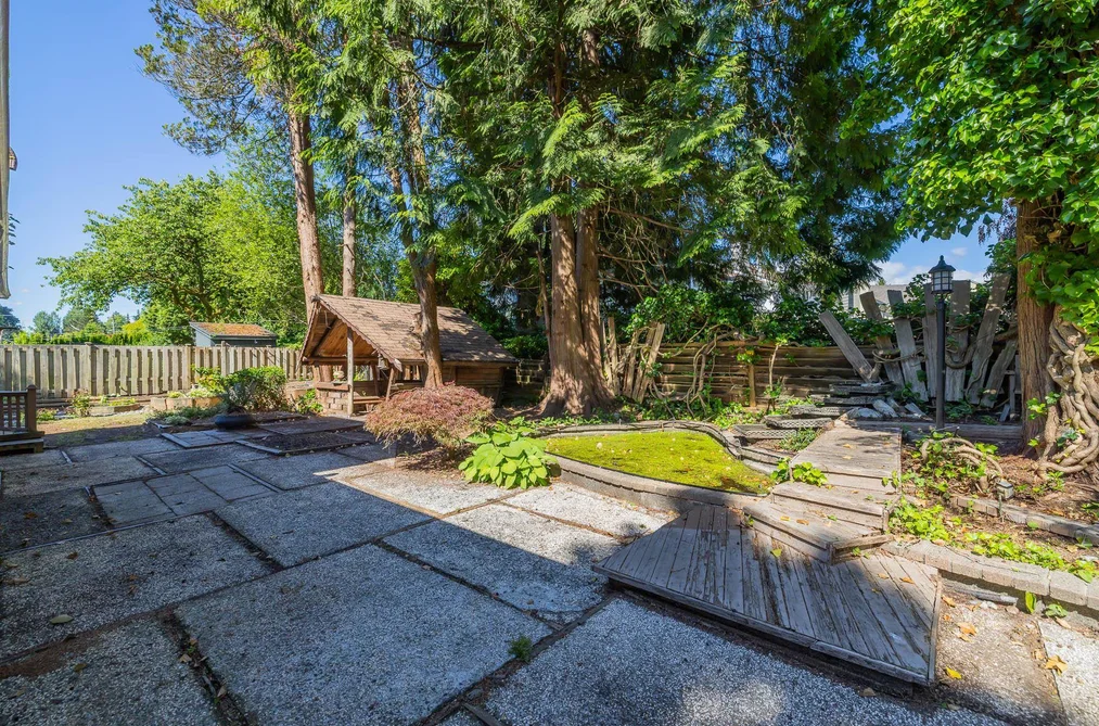 2495 LAURALYNN DRIVE, North Vancouver BC V7J 2Y6, North Vancouver BC — Residential for Sale — Photo 7 of 39