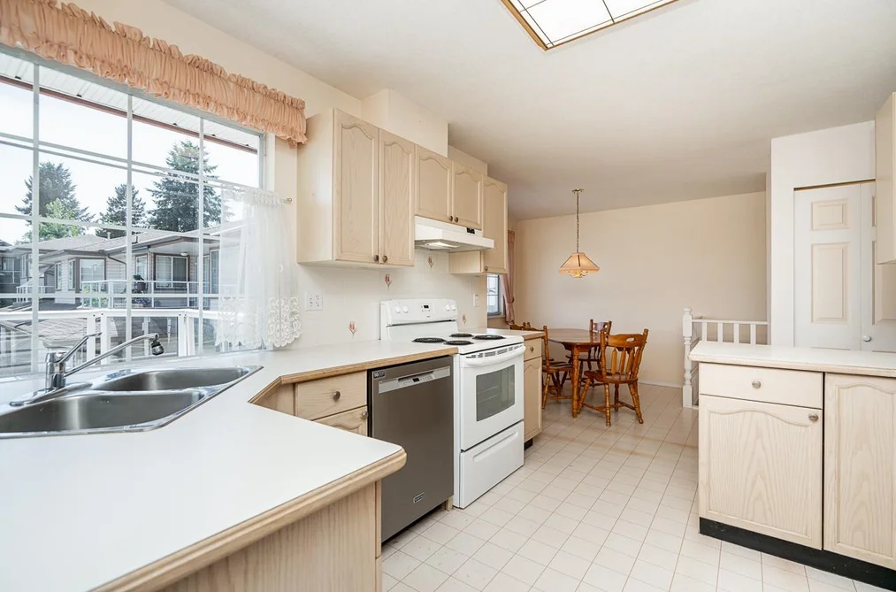 25 32659 GEORGE FERGUSON WAY, Abbotsford BC V2T 4E4, Abbotsford BC — Residential for Sale — Photo 8 of 37