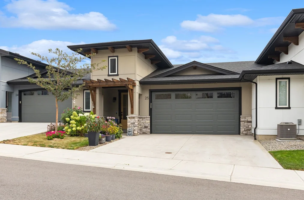 Townhouse for sale at 25 8000 Vedette Drive No City Value British Columbia - MLS: R3159836