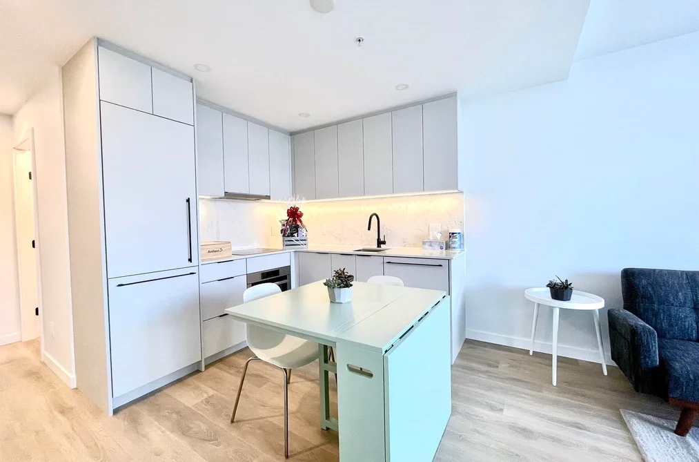 Condo for sale at 2501 13685 102 Avenue Surrey British Columbia - MLS: R3029854