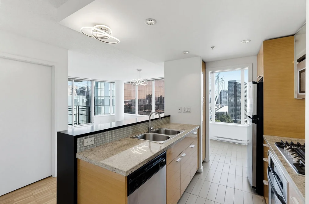 2508 - 33 Smithe Street, Vancouver, BC - MLS: R3150038 - Photo 13 2508 - 33 Smithe Street, Vancouver, BC - MLS: R3150038 - Photo 13