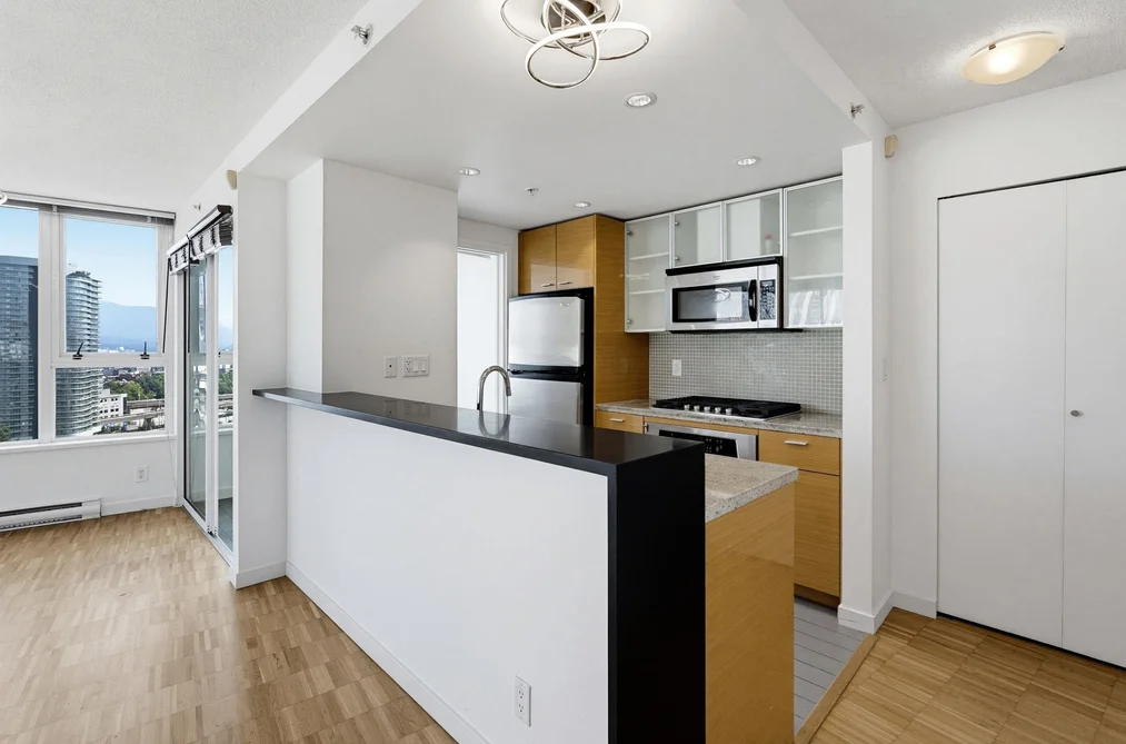 2508 - 33 Smithe Street, Vancouver, BC - MLS: R3150038 - Photo 14 2508 - 33 Smithe Street, Vancouver, BC - MLS: R3150038 - Photo 14