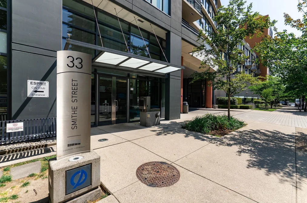 2508 - 33 Smithe Street, Vancouver, BC - MLS: R3150038 - Photo 3 2508 - 33 Smithe Street, Vancouver, BC - MLS: R3150038 - Photo 3