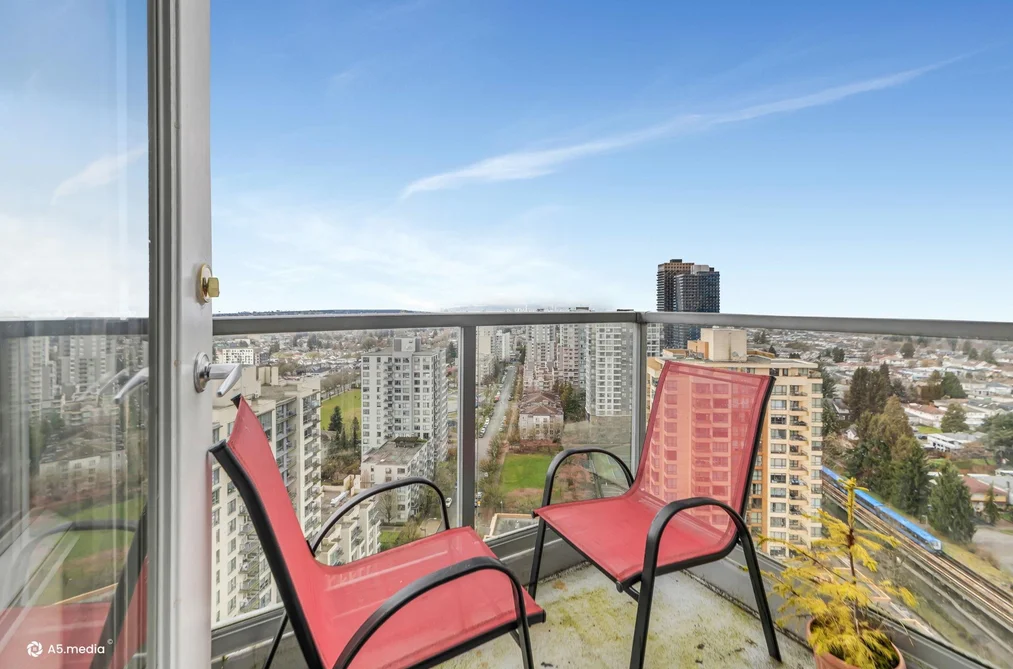 Condo for sale at 2508 3663 Crowley Drive Vancouver British Columbia - MLS: R3102484