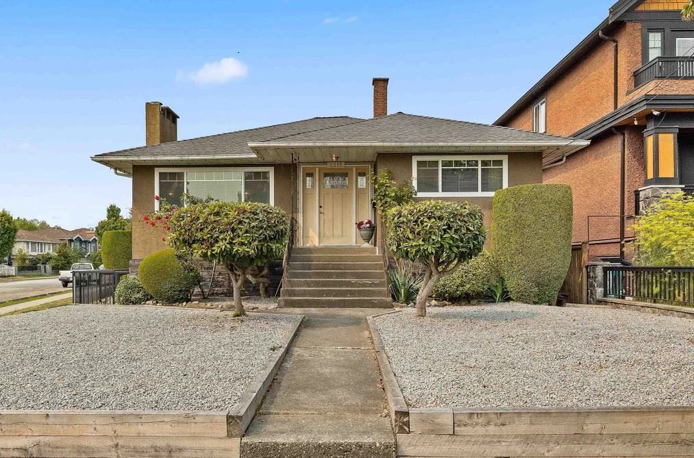 House for sale at 2515 E 45th Avenue Vancouver British Columbia - MLS: R3154637